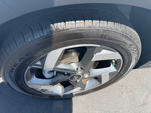 Used 2025 Hyundai Venue Limited FWD image 21