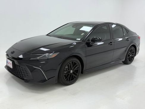 Used 2025 Toyota Camry SE w/ Multimedia Upgrade Package FWD image 5