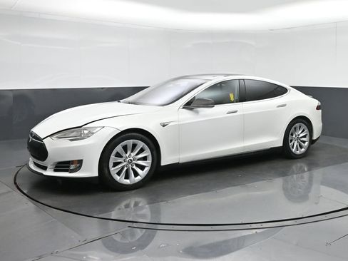 Used 2013 Tesla Model S Performance image 3