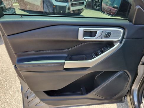 Used 2022 Ford Explorer Limited w/ Equipment Group 301A RWD image 15