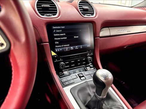 Used 2022 Porsche 718 Boxster RWD image 18