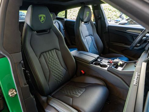 Used 2025 Lamborghini Urus SE AWD/4WD image 28