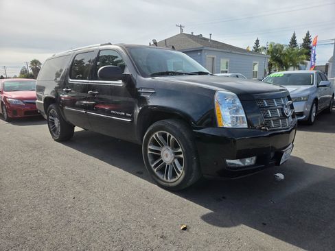 Used 2013 Cadillac Escalade ESV Premium RWD image 4