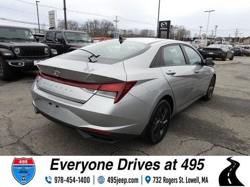 Used 2023 Hyundai Elantra SEL FWD image 5