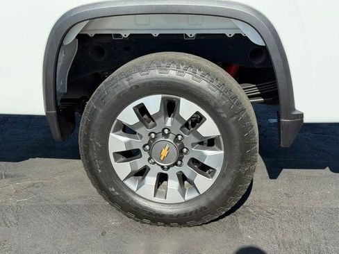 Used 2025 Chevrolet Silverado 2500 Custom w/ Custom Value Package AWD/4WD image 4