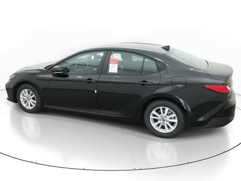 New 2026 Toyota Camry Hybrid FWD image 3