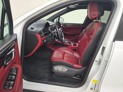 Used 2023 Porsche Macan AWD/4WD image 10