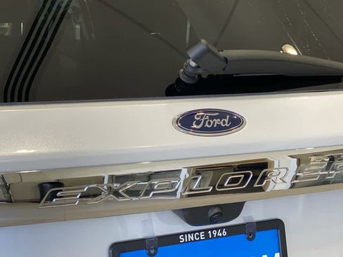 Used 2023 Ford Explorer XLT w/ Equipment Group 202A image 11