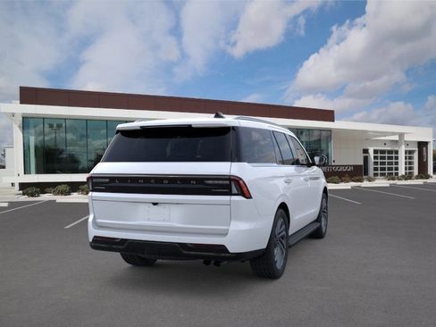 New 2026 Lincoln Navigator Premiere AWD/4WD image 8