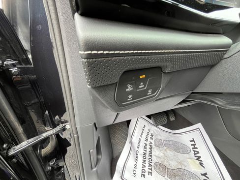 Used 2024 Volkswagen Atlas SE image 12