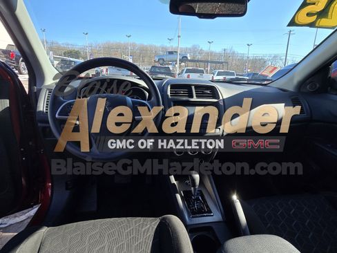 Used 2025 Mitsubishi Outlander Sport ES image 17