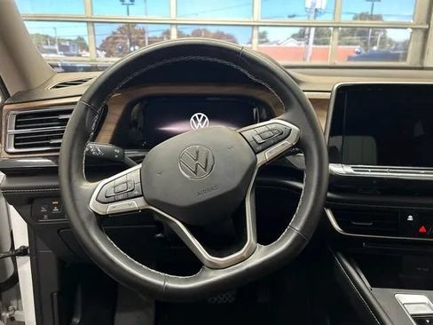 Used 2024 Volkswagen Atlas SE AWD/4WD image 24