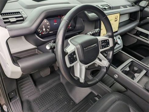 Used 2023 Land Rover Defender 130 X-Dynamic SE image 7
