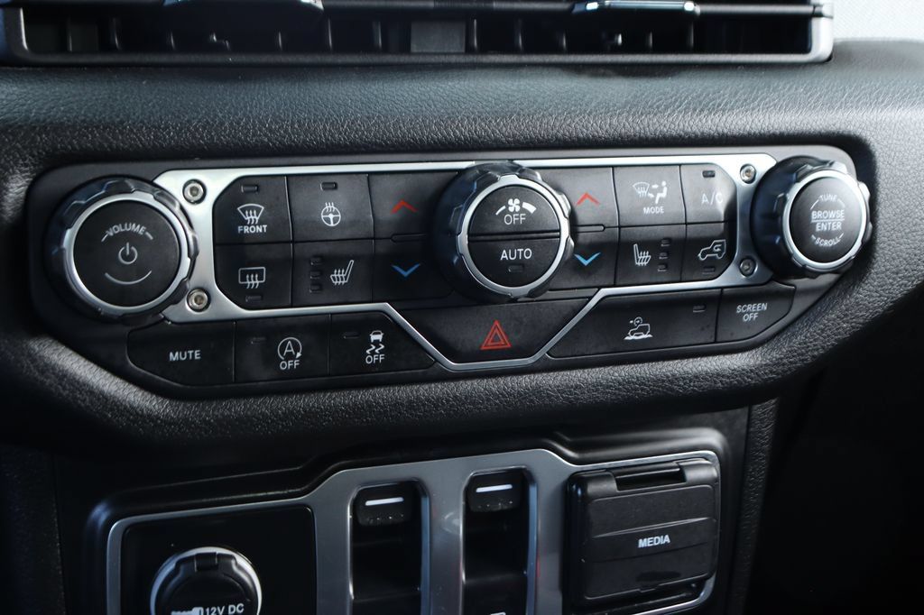Used 2024 Jeep Wrangler Sport AWD/4WD image 29