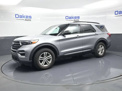 Used 2022 Ford Explorer XLT w/ Equipment Group 202A AWD/4WD image 5