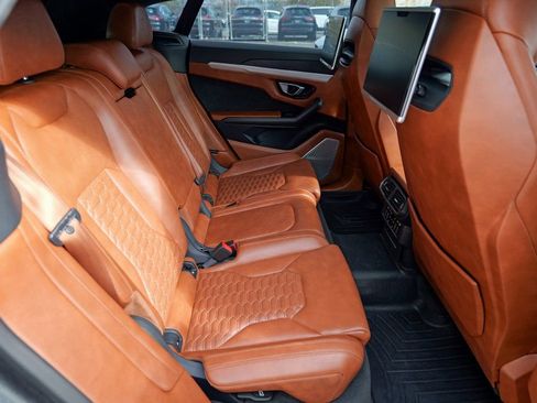Used 2019 Lamborghini Urus Base image 31