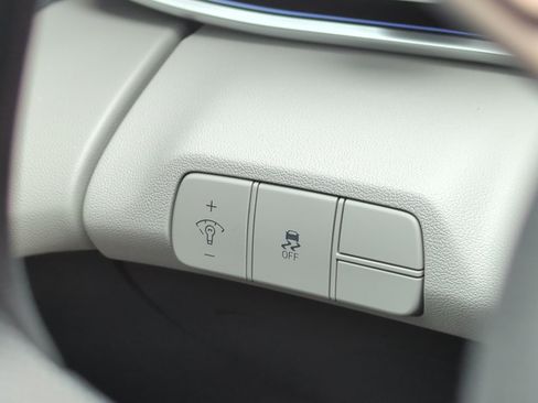 Certified 2025 Hyundai Elantra Limited FWD image 33