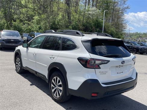 Used 2023 Subaru Outback Premium AWD/4WD image 3
