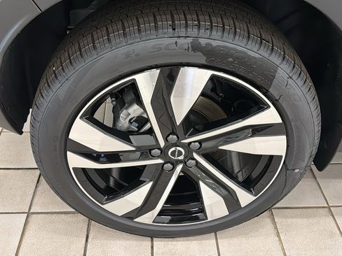 New 2026 Volvo XC40 B5 Ultra w/ Protection Package Premier image 31