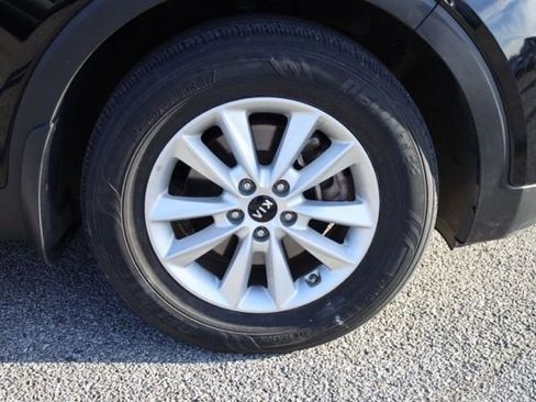 Used 2019 Kia Sorento LX w/ LX Convenience Package image 14