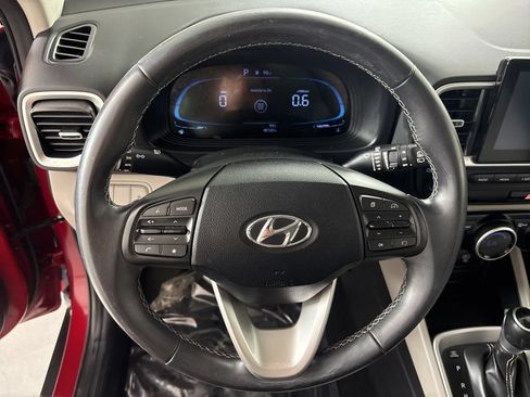 Used 2025 Hyundai Venue SEL FWD image 27