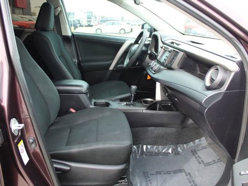 Used 2018 Toyota RAV4 LE image 18