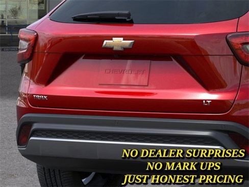 New 2026 Chevrolet Trax LT w/ Sunroof Package image 14