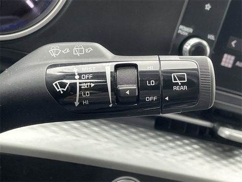 Used 2023 Kia Carnival LX image 22