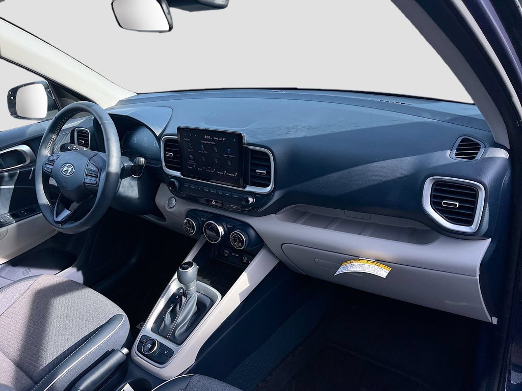 Used 2025 Hyundai Venue Limited FWD image 28