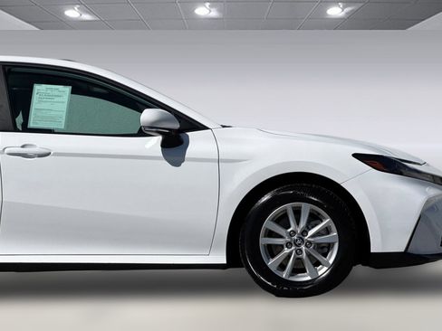 Used 2025 Toyota Camry LE image 33
