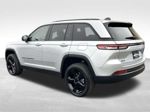 New 2025 Jeep Grand Cherokee Altitude image 5