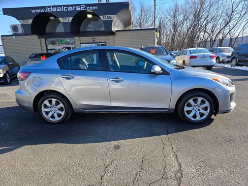 Used 2013 MAZDA MAZDA3 i SV w/ Convenience Pkg image 2