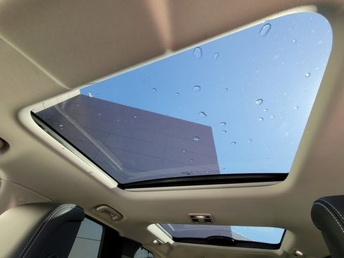 Used 2024 Land Rover Discovery S image 44