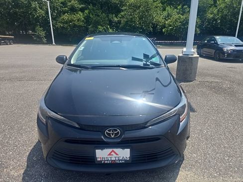 Used 2024 Toyota Corolla LE FWD image 2