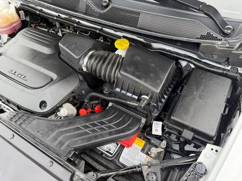 Used 2023 Chrysler Pacifica Touring-L FWD image 41