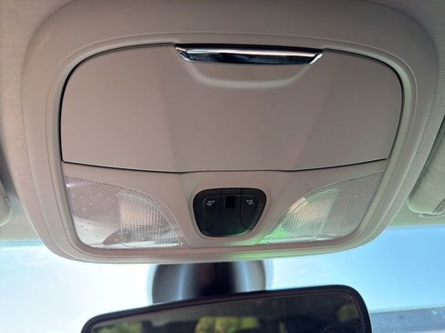 Used 2019 Jeep Cherokee Latitude Plus w/ Comfort/Convenience Group FWD image 24