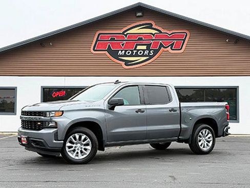 Used 2020 Chevrolet Silverado 1500 Custom w/ Custom Value Package AWD/4WD image 3