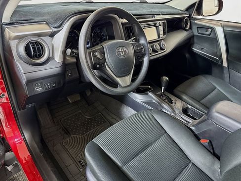 Used 2017 Toyota RAV4 LE AWD/4WD image 7