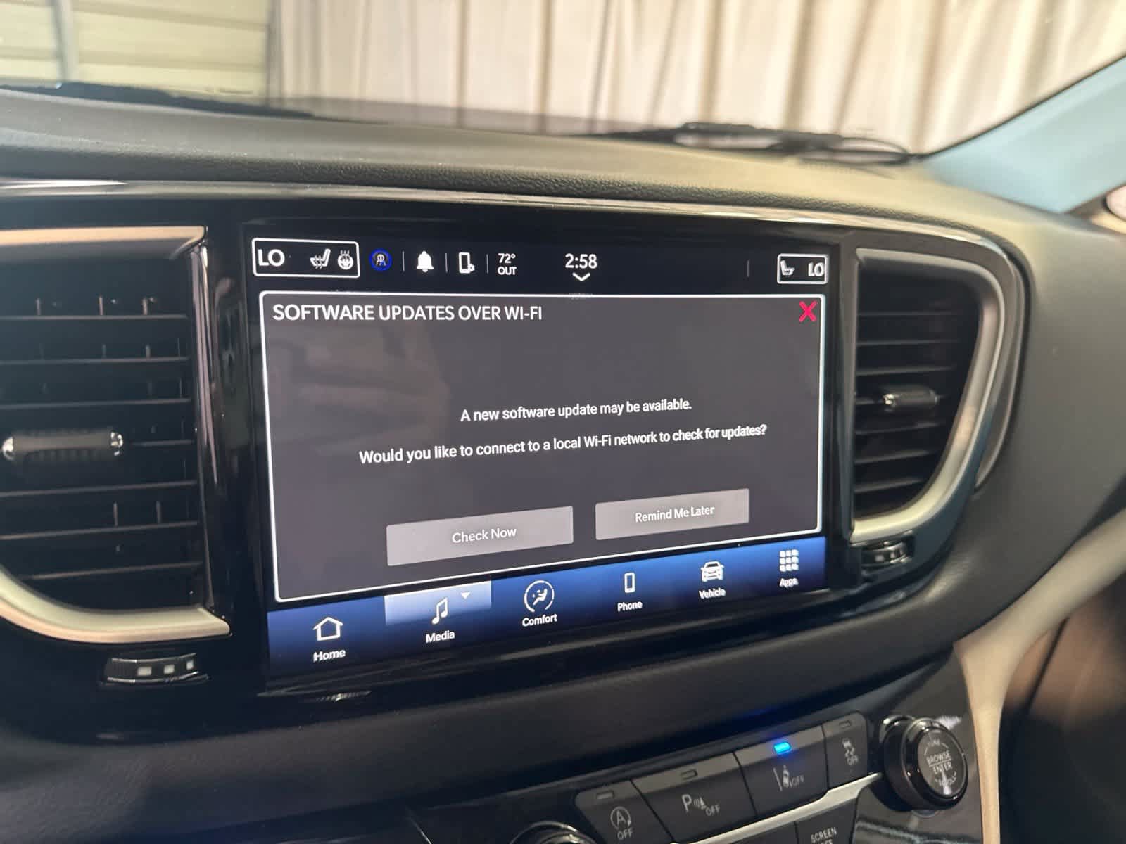 Used 2023 Chrysler Pacifica Touring-L FWD image 26