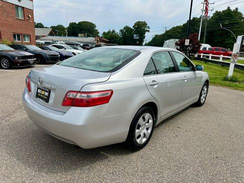 Used 2009 Toyota Camry LE FWD image 6