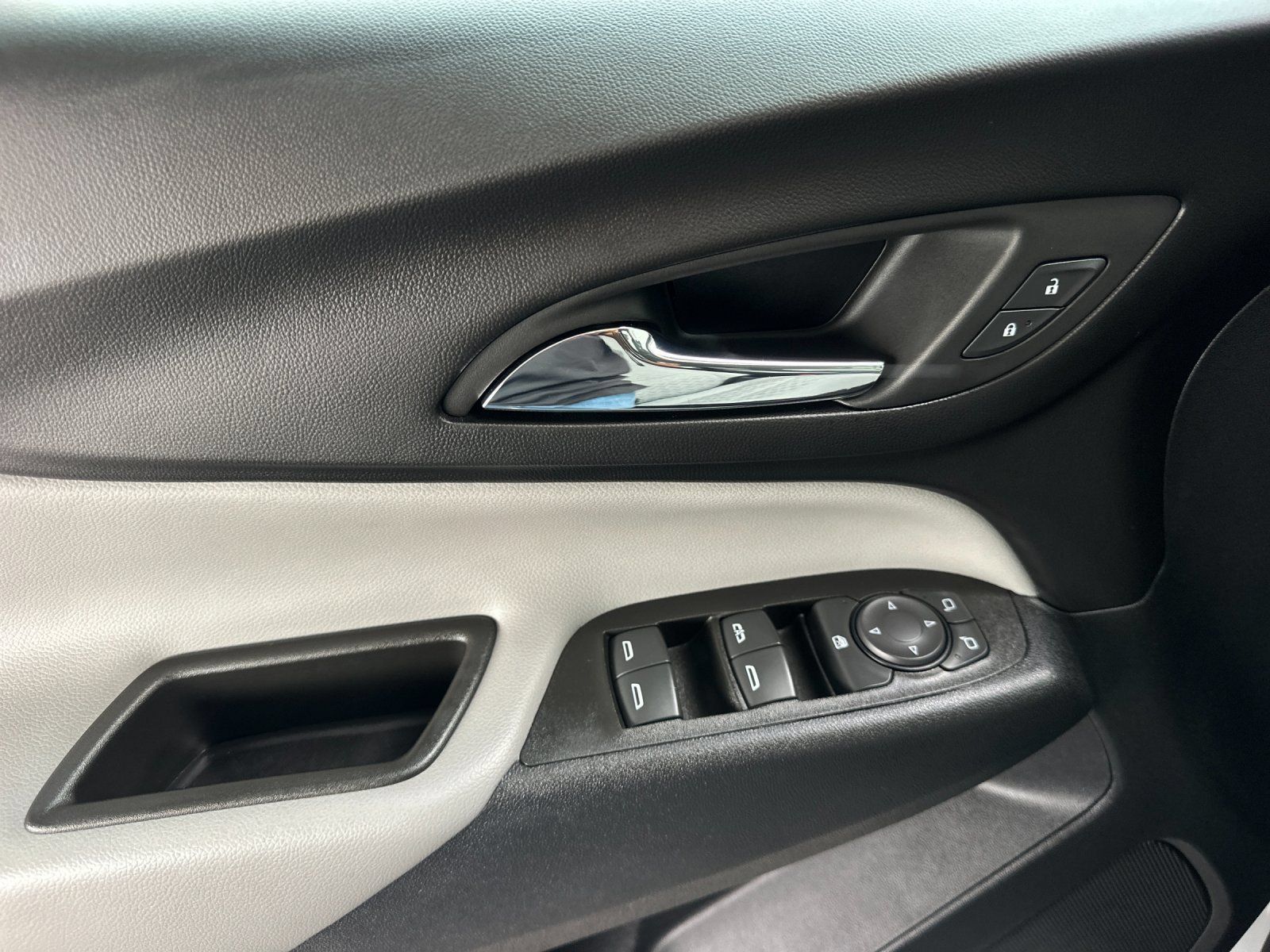 Used 2022 Chevrolet Equinox LS w/ LS Convenience Package FWD image 10