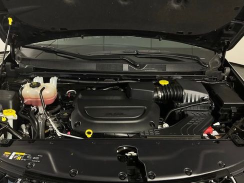 Used 2022 Chrysler Pacifica Touring-L image 50