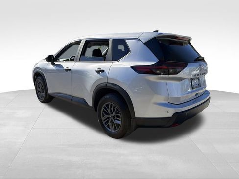 Used 2025 Nissan Rogue S image 5
