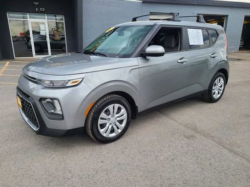 Used 2022 Kia Soul LX FWD image 2