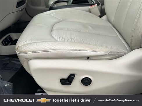 Used 2017 Chrysler Pacifica Touring-L Plus image 27