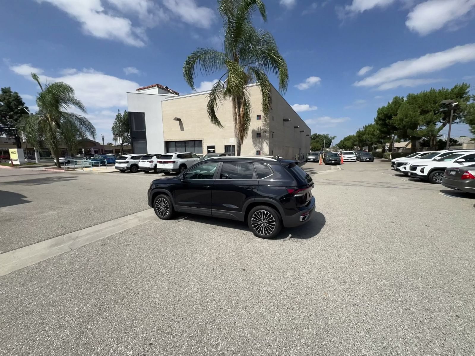 Used 2026 Volkswagen Taos SE FWD image 9