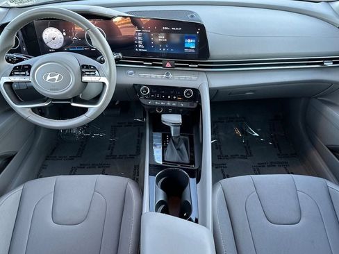 Used 2025 Hyundai Elantra SEL w/ Cargo Package image 10