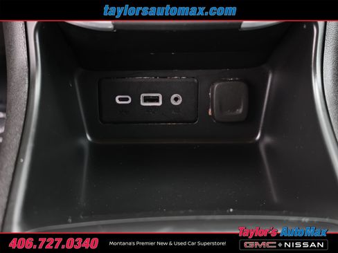 Used 2024 GMC Terrain SLE image 15