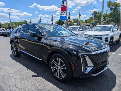 Used 2024 Cadillac Lyriq Luxury AWD/4WD image 7