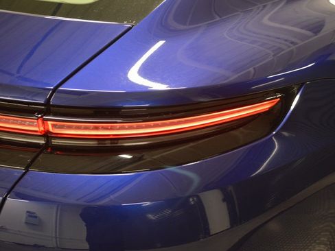 Certified 2025 Porsche Panamera image 12